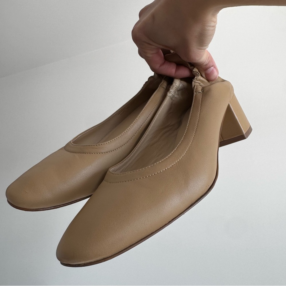 Everlane Beige Leather Block Heel Pumps Size 7 Minimal Classic